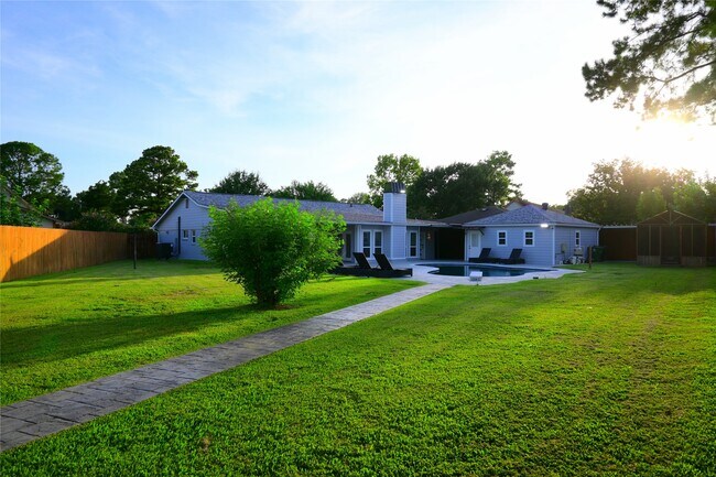 Building Photo - 10203 Huntington Way Dr