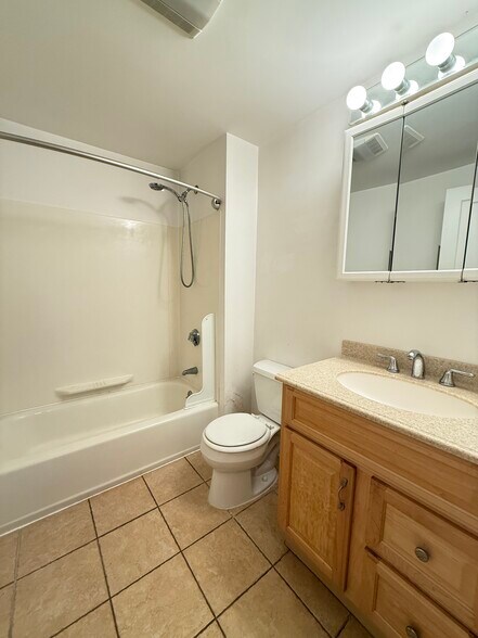 Building Photo - 43 May St