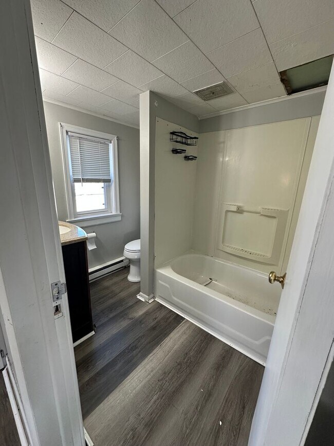 Building Photo - 127 Schoolhouse Rd