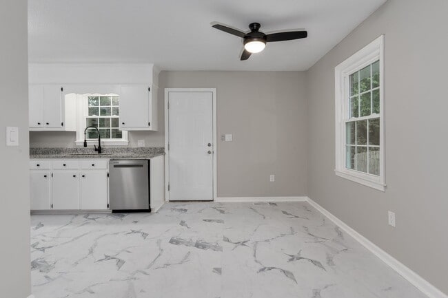 Building Photo - 216 Cross Hill Rd