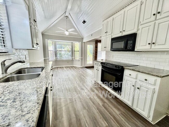 Building Photo - 7729 Red Oak St