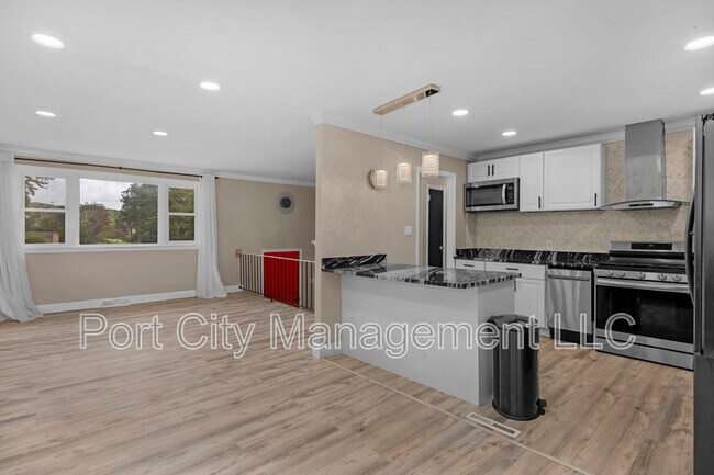 Building Photo - 2431 Clydesdale Rd
