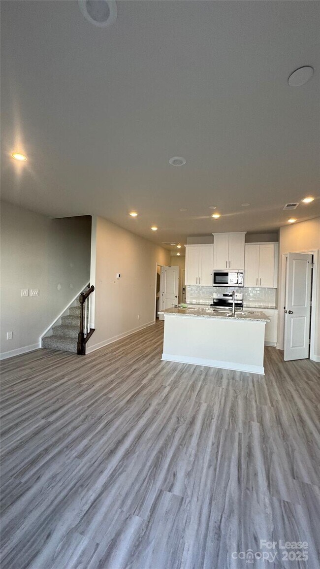 Building Photo - 1741 Braemar Vlg Dr