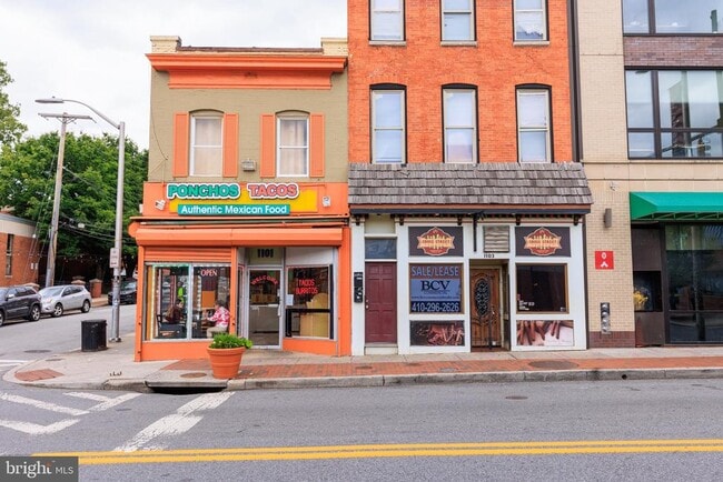 Building Photo - 906 S Charles St