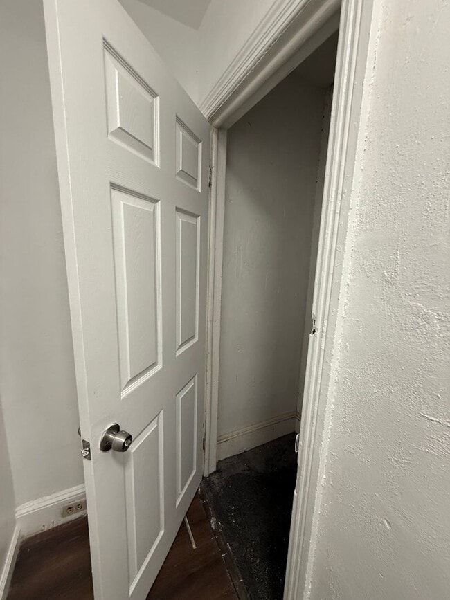 Building Photo - Nice size house for rent freshly done