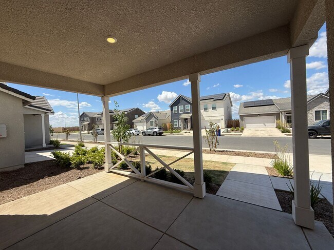 Building Photo - Brand new stunning 4-bedroom, 2.5-bathroom home in the desirable Clovis, CA