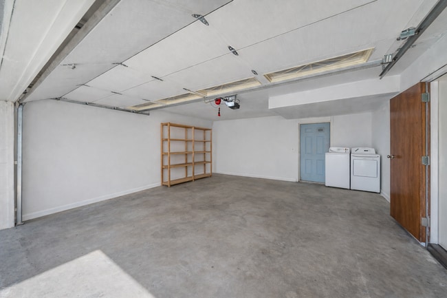 Building Photo - 1337 Douglas St