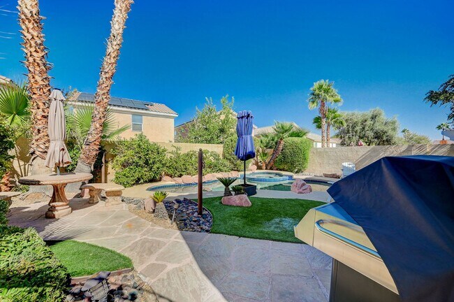 Building Photo - 3 BEDROOM + POOL IN DESIRABLE PECCOLE RANC...