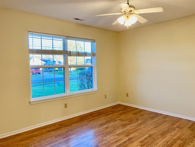 Building Photo - COMING SOON! Wonderful 3 Bedroom 2 Bathroo...