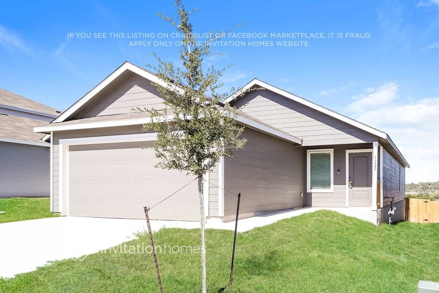 Building Photo - 3222 Roslyn Grist