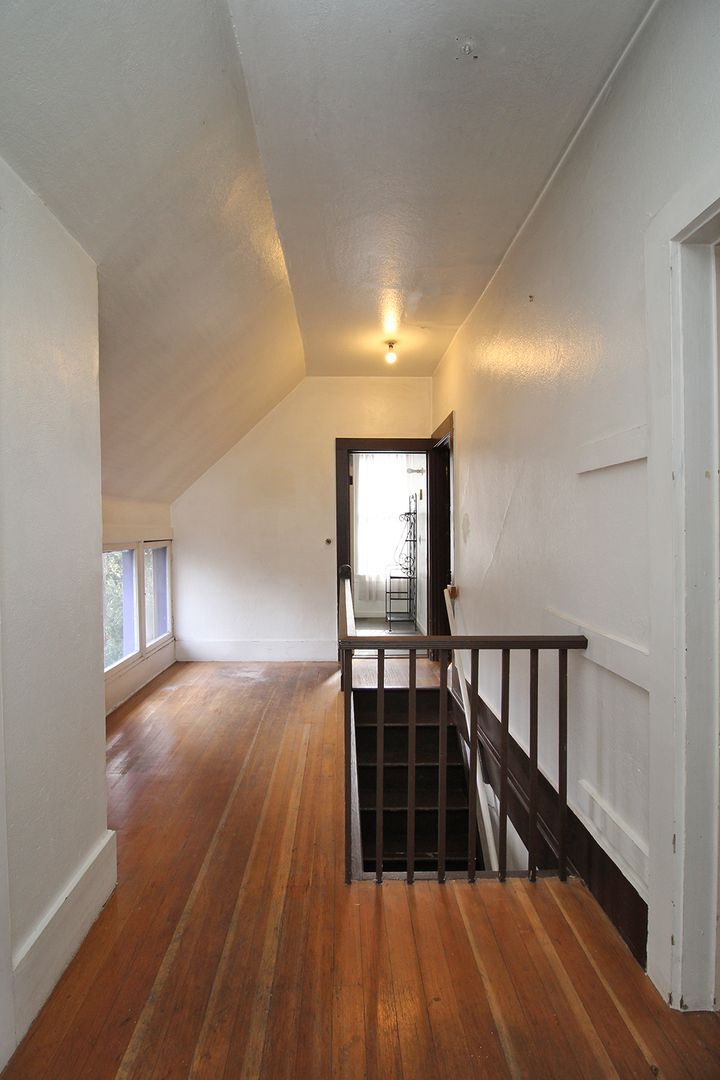 Building Photo - 5112 SE Hawthorne Blvd