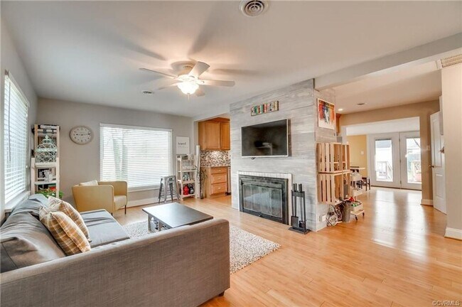 Building Photo - Sauer's Garden Gem: Lovely 3 Bedroom, 1.5 ...