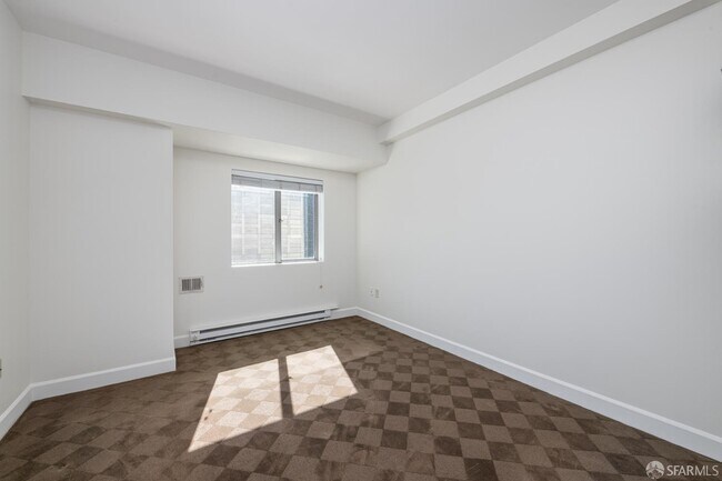 Building Photo - 246 2nd St