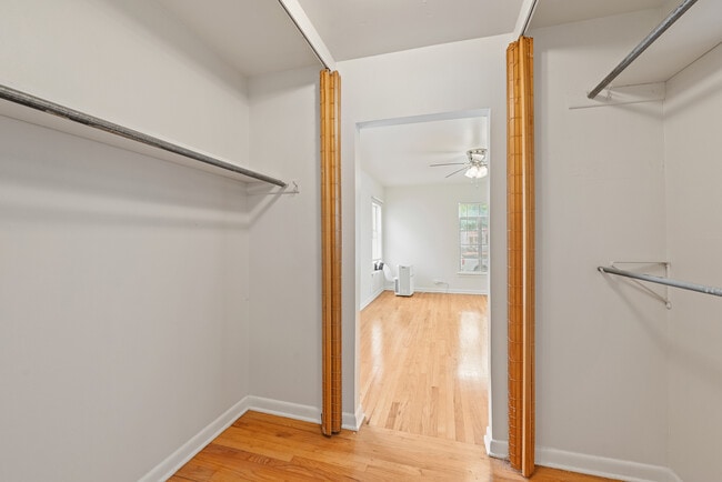 Building Photo - 417 W Gramercy Pl