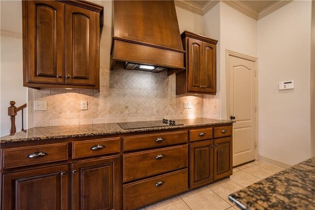 Building Photo - 3778 Prince Philipe St