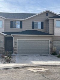 Building Photo - Located in Meadow Crest- 3 bedrooms 3 bath...