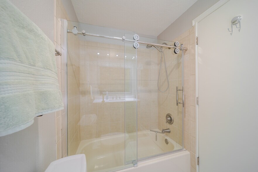 Building Photo - 3124 S Falling Brook Ln