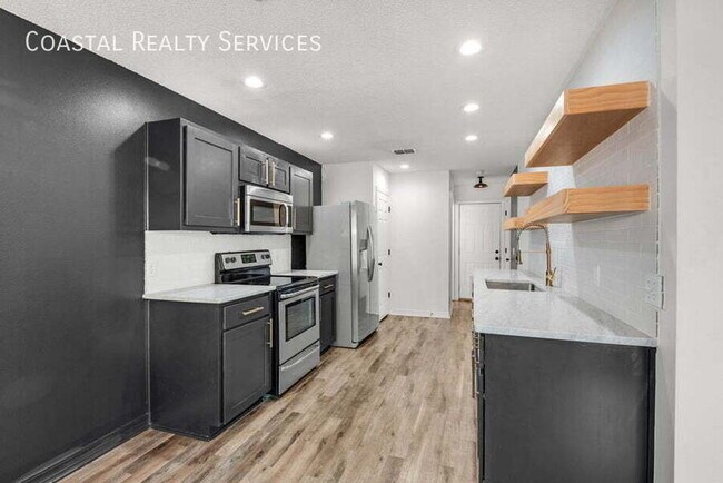 Building Photo - 9756 Seafarers Way-