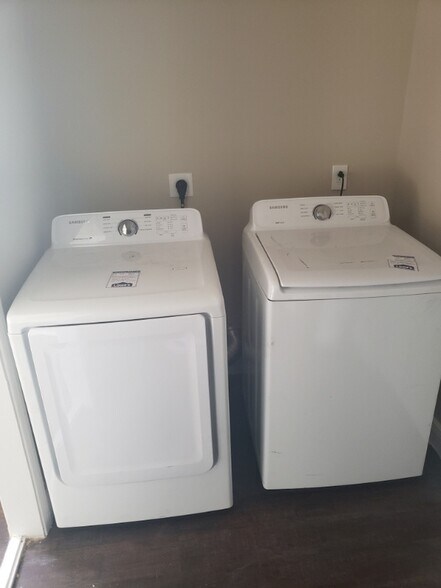 Building Photo - 321-323 Leboeuf St