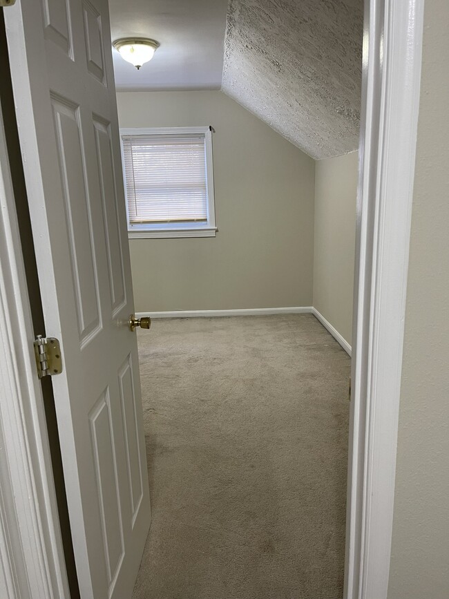 Building Photo - 8209 Comet Dr