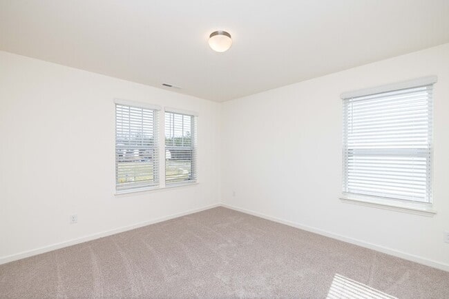 Building Photo - BEAUTIFUL 4 Bedroom Home Piedmont School District - AVAILABLE JULY 2026