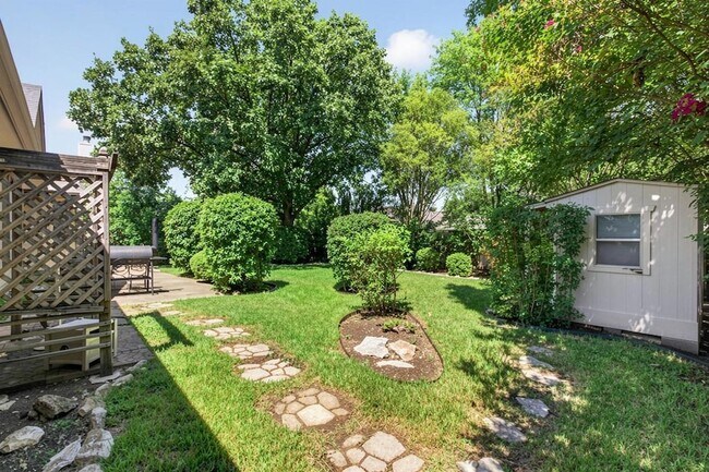 Building Photo - 1402 Club Chase Dr