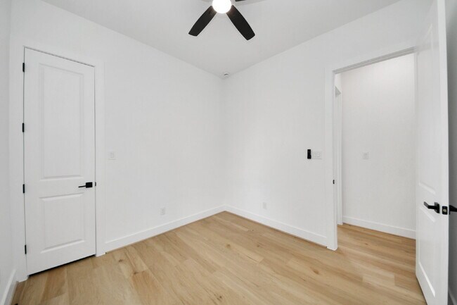 Building Photo - 7117 Eastwood St