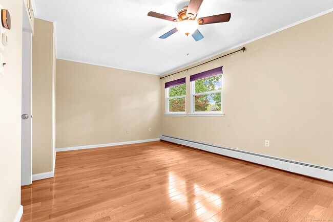 Building Photo - 31 Stevens Pl