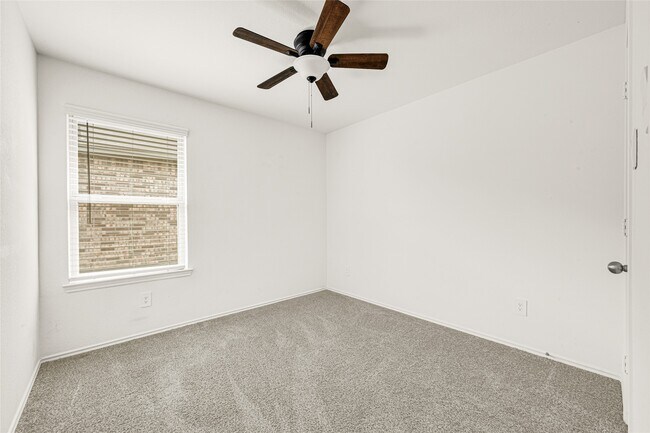 Building Photo - 2334 Spruce Clf Ln