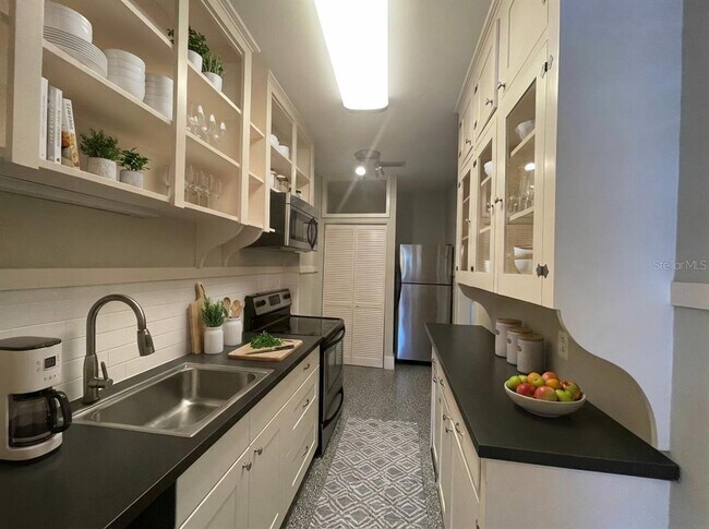 Building Photo - 2114 W Dekle Ave