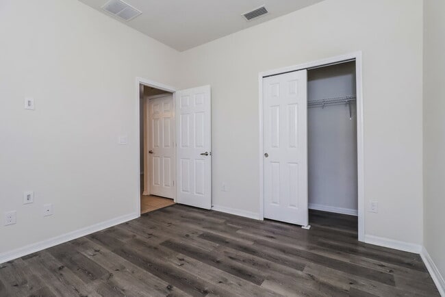 Building Photo - 8753 Briggs Marsh Ct