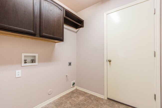 Building Photo - Lovely 3 bedroom 2 bath located in East El Paso!!