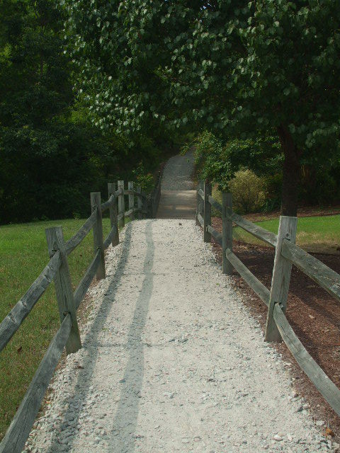 Building Photo - 4 Bedroom Home in desirable Grove Park Community