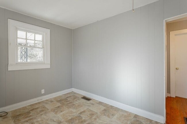 Building Photo - 209 S Moss Ave