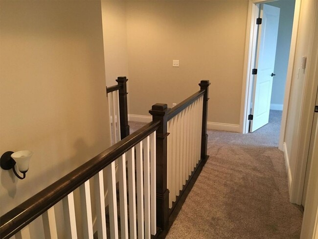 Building Photo - 1206 S Roberto Rd