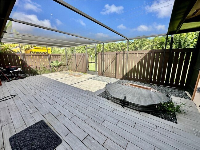 Building Photo - 6300 Royal Woods Dr