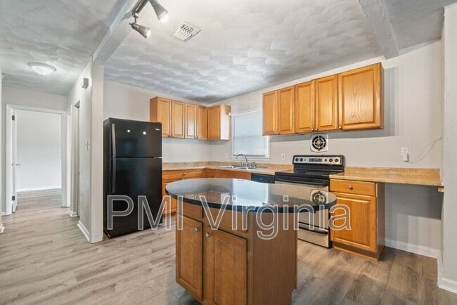 Building Photo - 336 Dodge Dr