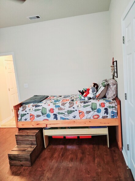 Bedroom - 7218 Lands End Dr