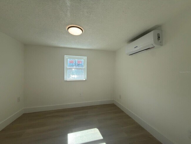 Building Photo - 401 E Columbus Dr