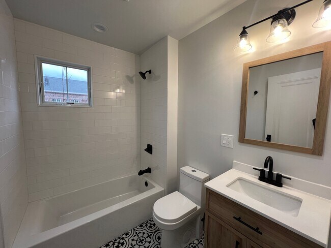 Building Photo - 45 Fairfield St