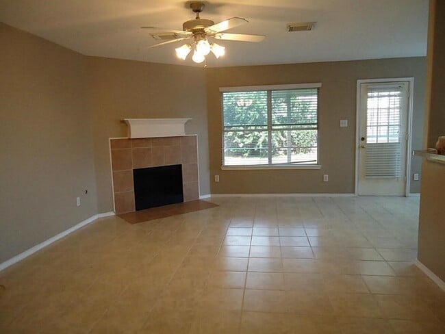 Building Photo - 11047 KNOBBLEY Oak Ct