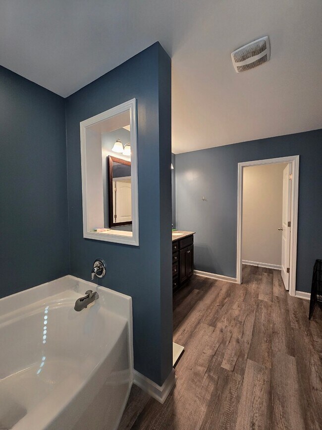 Building Photo - 1718 Smalls Dr