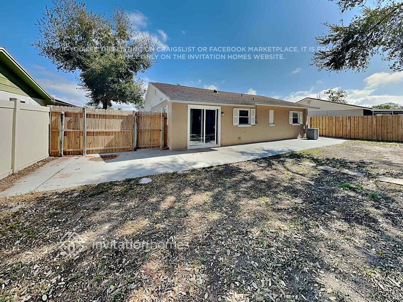 Building Photo - 1410 Stonehaven Way