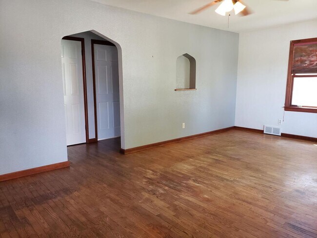 Building Photo - 1403