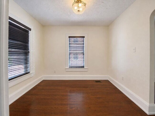 Building Photo - [748/750/756/758] Winfree Ave
