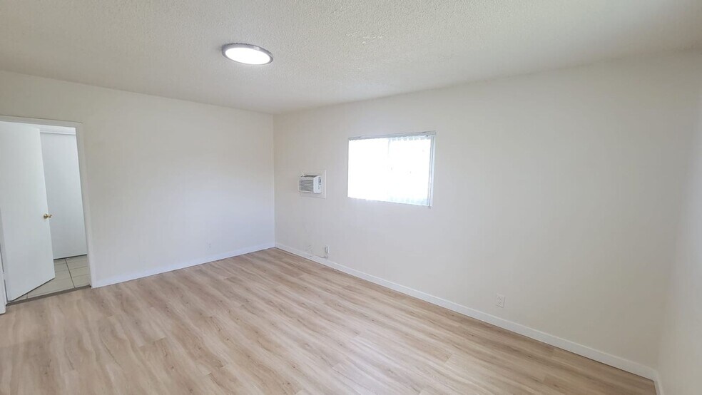Building Photo - 13115 Oxnard St