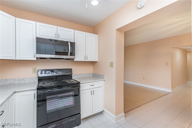Building Photo - 4912 Vincennes St