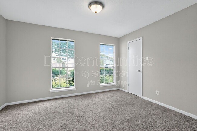 Building Photo - 15707 Lone Tree Dr