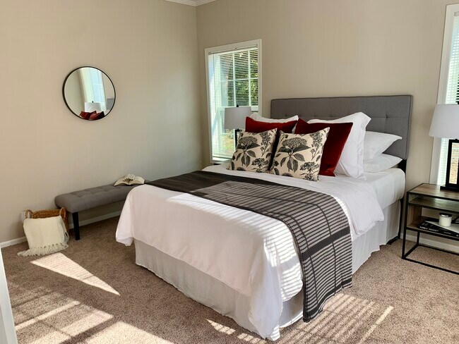 Building Photo - 549 Harvey St