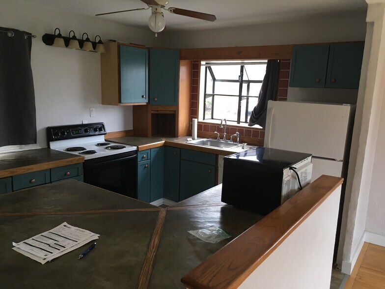 Building Photo - 98 W 29th Ave